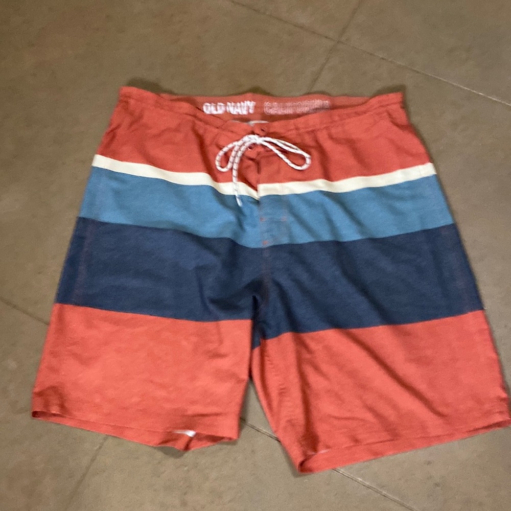 NWOT Men’s Old Navy swim shorts